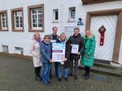 v. l.: Brigitte Kaese (stellvertr. Geschäftsführerin), Alexandra Nodzynski (Schwangeren- und Schwangerschaftskonfliktberatung), Nico Jacobsmeyer (Fachdienstleiter Bereich Soziales), Petra Grunwald-Drobner (Psychosoziale Krebsberatung), Ulrich Berger (Bürgermeister Stadt Salzkotten) und Lisa Meschede (Fachbereichsleiterin Bildung und Soziales)