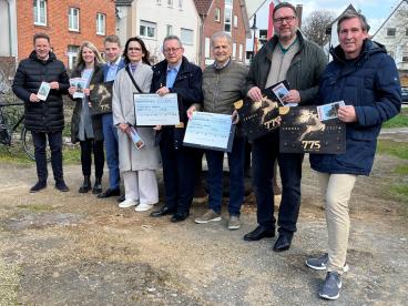 Salzkottener Kolping-Familie und Bürgerstiftung freuen sich über Spendenscheck