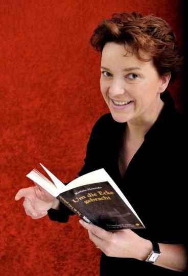 Kabarettistische Krimilesung mit Kathrin Heinrichs in der Stadtbibliothek Salzkotten