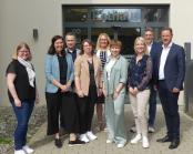 v. l. Sonja Kröger, Katharina Krüger, Michael Rölleke, Lydia Bode, Lisa Meschede, Jana Müller, Theresa Stollhans, Fabian Dirks, Bürgermeister Ulrich Berger