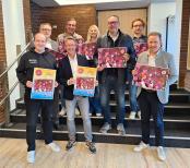 Vordere Reihe von links: Markus Votsmeier (Kolpingjugend Salzkotten), Dr. Manfred Werner (Bürgerstiftung) und Bürgermeister Ulrich Berger Hintere Reihe von links: Martin Herbst (Volksbank Büren-Salzkotten), Andreas Schmidt (SAMbase GmbH), Steffi Klenke (Salzkotten Marketing), Dirk Witulski (Salzkotten Marketing) und Lukas Michalski (Stadt Salzkotten)