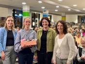 (v. l.) Insa Burmann (VHS vor Ort), Dr. med. Eva-Maria Richter, Miriam Arens (Gleichstellung Stadt Salzkotten) und Inge Adrian (Stadtbibliothek Salzkotten)