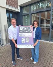 Frau Arens, Gleichstellungsbeauftrage der Stadt Salzkotten, und Bürgermeister Ulrich Berger