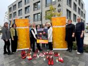 Setzen gemeinsam ein Zeichen gegen Gewalt an Frauen: Die Gleichstellungsbeauftragten der Kommunen im Kreis Paderborn und der Förderverein der Büchereien im Delbrücker Land.