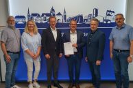(v.l. Ralf Bartelsmeier, FBL Bürgerdienste, Lisa Meschede, FBL Bildung &amp; Soziales, Bürgermeister Ulrich Berger, Martin Westermeier, FBL Stadtentwicklung, Michael Rölleke, FBL Zentrale Dienste und Allgemeiner Vertreter des Bürgermeisters, Burkhard Veit, stellv. FBL Finanzen)