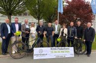 Werben gemeinsam für die dreiwöchige Stadtradeln-Aktion: Landrat Christoph Rüther und die Bürgermeister und Bürgermeisterinnen der Städte und Gemeinden Ulrich Lange (Bad Lippspringe), Stefan-Oliver Strate (Paderborn), Ursula Berhorst-Schäfers (Bad Wünnenberg), Uwe Gockel (Borchen), Burkhard Schwuchow (Büren), Johannes Lindhauer (Delbrück), Ute Dülfer (Lichtenau), Ulrich Berger (Salzkotten), Matthias Möllers (Altenbeken) und Michael Berens (Hövelhof) – v.l.