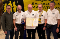 v. l. Ausschussvorsitzender René Scherf, Stadtsportverbandsvorsitzender Dr. Thomas Real, Bürgermeister Uli Berger sowie Vereinsvorsitzender Dr. Uwe Baer gratulieren Organisationsleiter Sascha Wiczynski (Mitte) zur Auszeichnung.