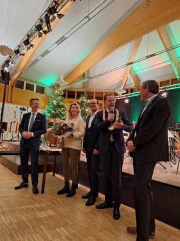 Strahlende Gewinnerinnen beim Salzkottener Adventskalender 2025