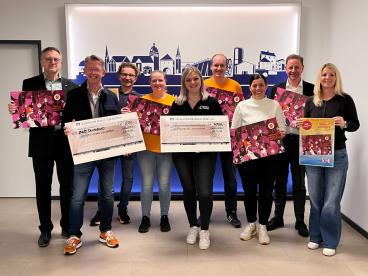 Spendenscheck an Kolpingjugend und Bürgerstiftung Salzkotten überreicht