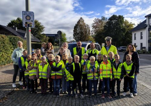 Aktion „Sicher zur Schule mit unserem Pfau Libo“