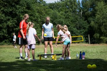 Sport, Spaß, Gemeinschaft – Offenes Spikeballspiel für alle auf der Sälzerwiese