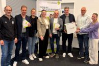 Freuen sich auf den Start der Gesundheitspost: v. l. Dr. Thomas Real (Vorsitzender Stadtsportverband Salzkotten), Bürgermeister Ulrich Berger (Stadt Salzkotten), Alina Krause, Carina Moss und Präsident Diethelm Krause (alle KSB Paderborn), Fabian Dirks (Fachdienstleiter Jugend, Kultur und Sport der Stadt Salzkotten), Hans-Norbert Blome und Lydia Pawlik (beide Techniker Krankenkasse). Foto: Michaela Kieroth, Stadt Salzkotten. 