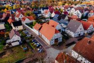 Eine Luftbildaufnahme der Stadt Salzkotten mit wunderschönen alten Fachwerkhäusern